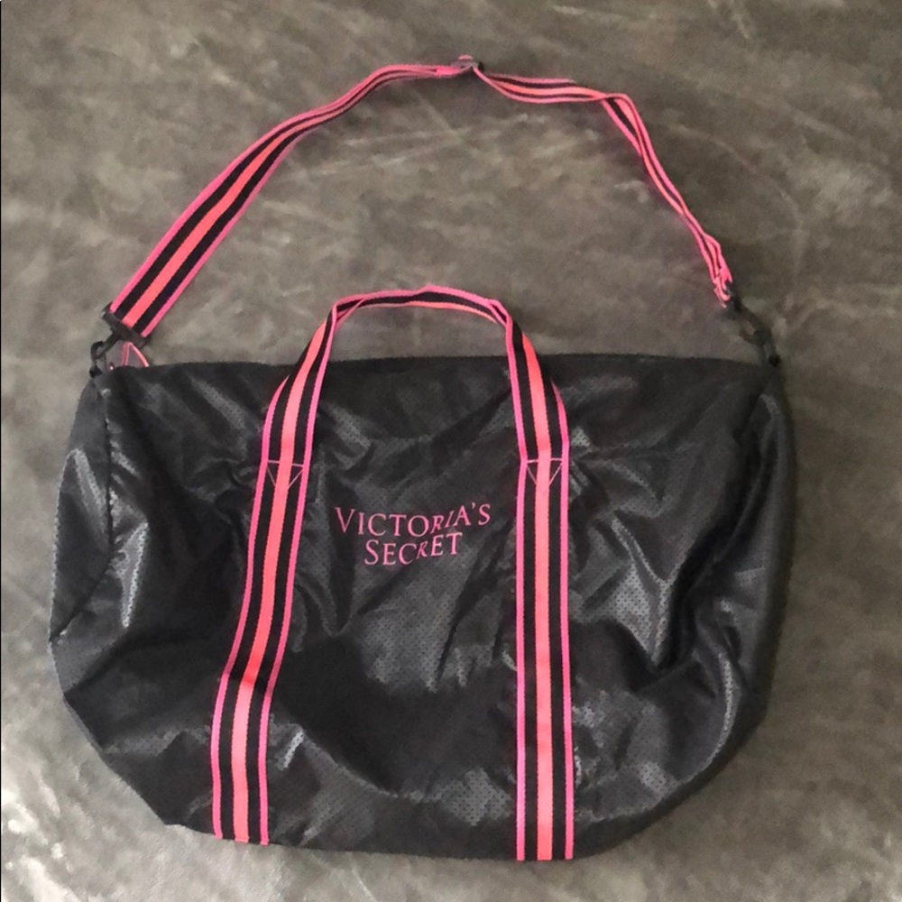 🌼 Victoria’s Secret Duffle Bag